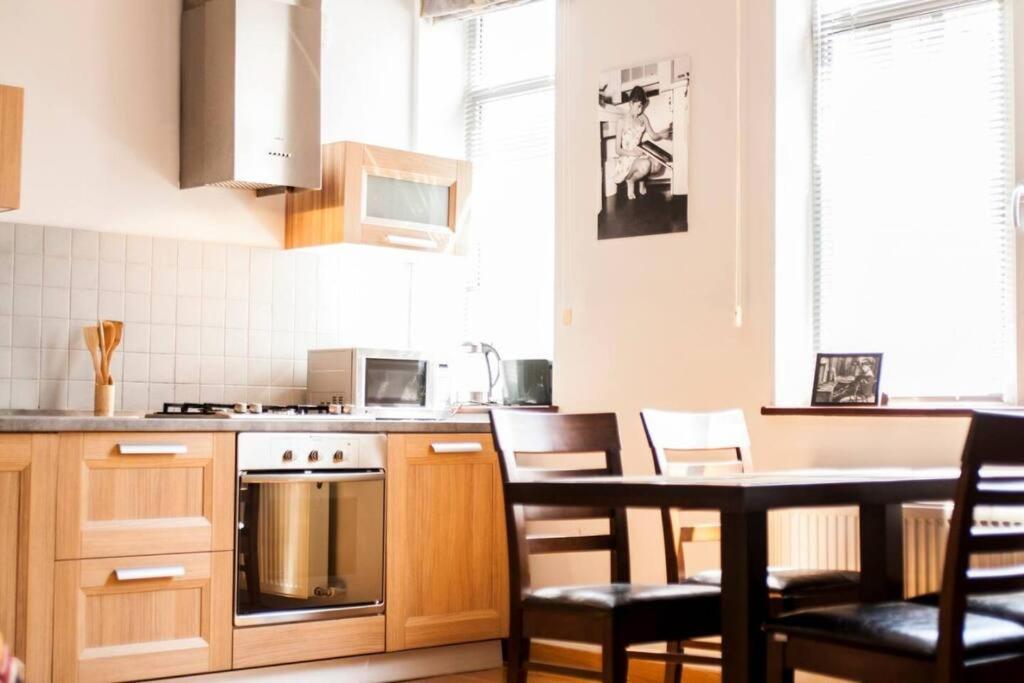 City Center 2Bdr Apartment Near Rustaveli Av. Tbilisi Buitenkant foto
