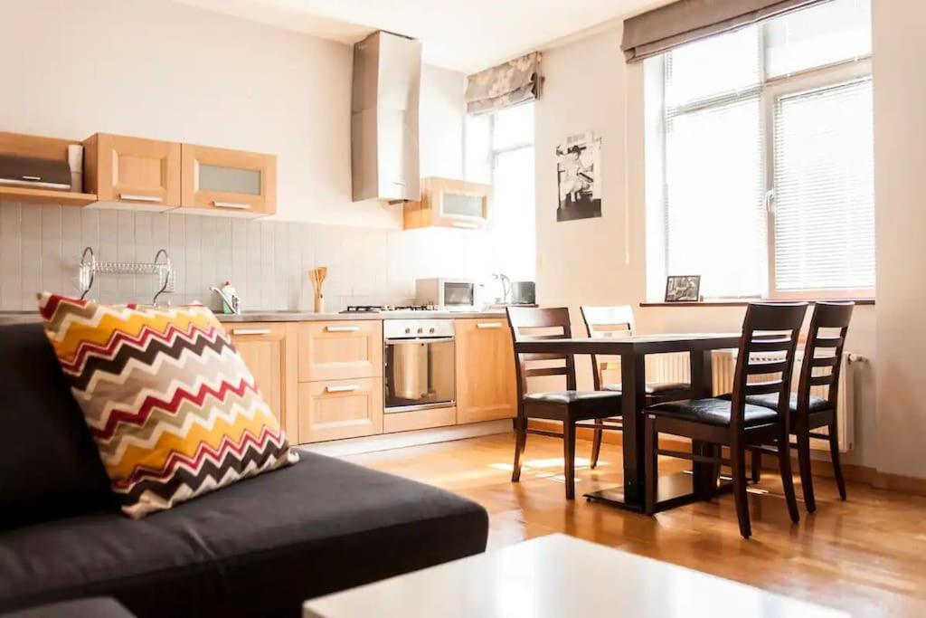 City Center 2Bdr Apartment Near Rustaveli Av. Tbilisi Buitenkant foto