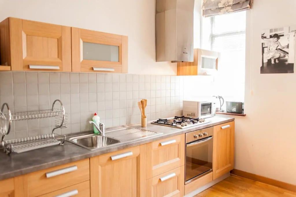 City Center 2Bdr Apartment Near Rustaveli Av. Tbilisi Buitenkant foto