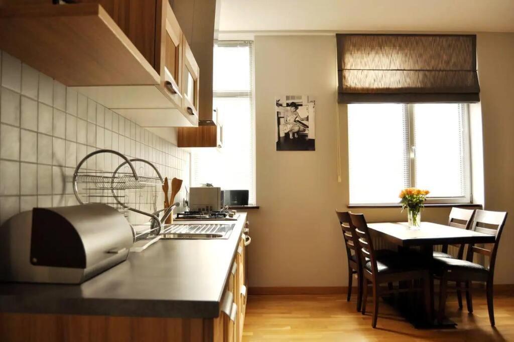 City Center 2Bdr Apartment Near Rustaveli Av. Tbilisi Buitenkant foto